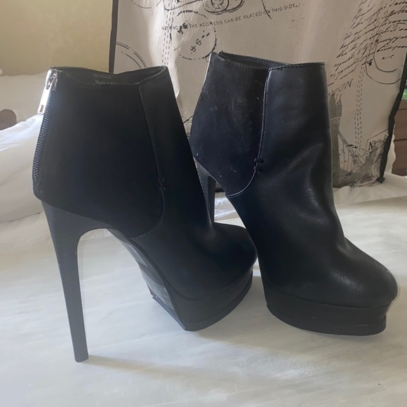 Black high heels booties - Picture 2 of 2